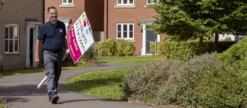 Join Agency Express – the UK’s leading franchise for estate agency board installation and management services